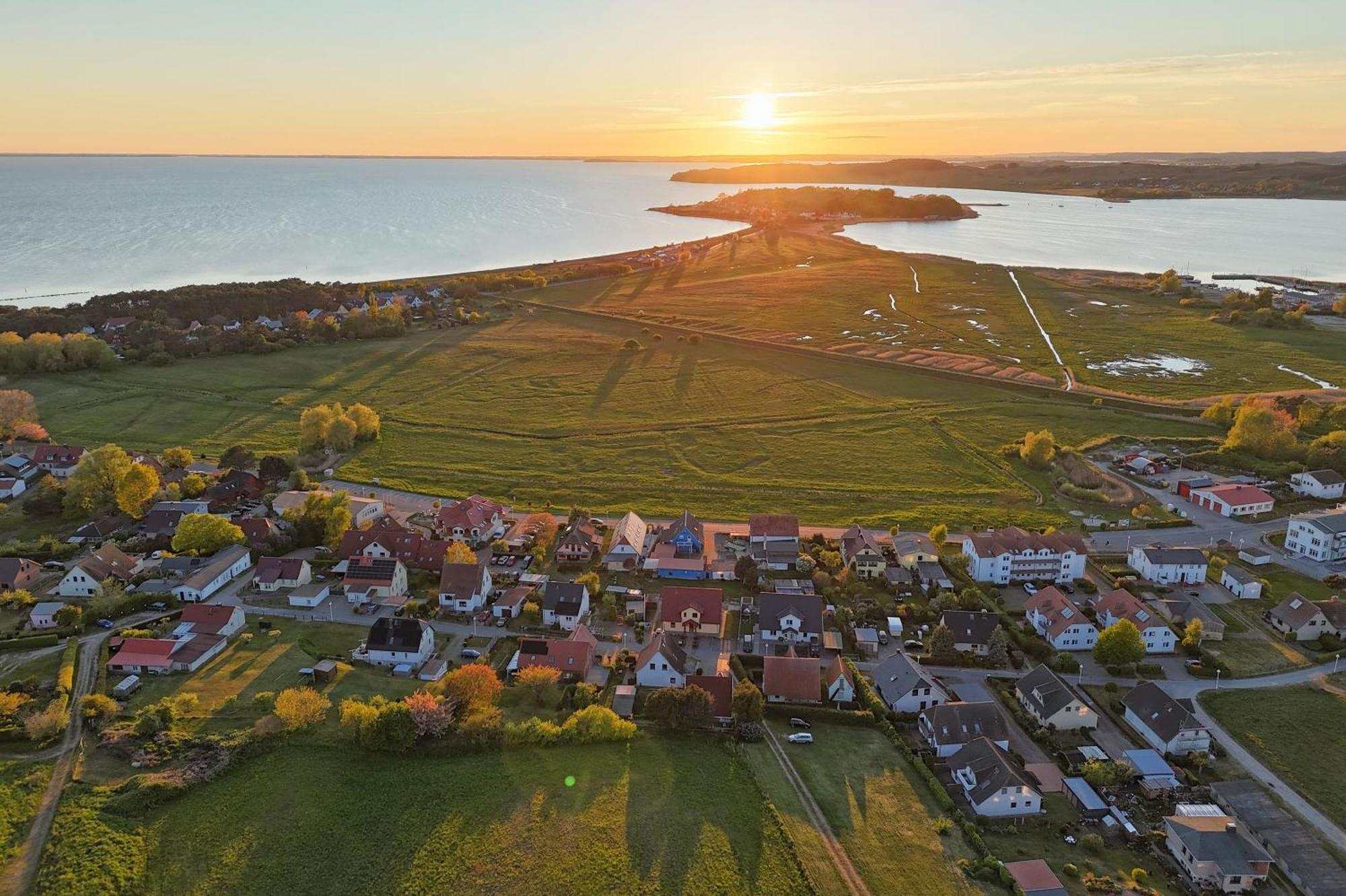 Schicke Fewo Mit Terrasse, Gratis Nutzung Vom Ahoi Erlebnisbad Und Sauna In Sellin - Haus De Niege Wech Fewo 02 Thiessow Zewnętrze zdjęcie